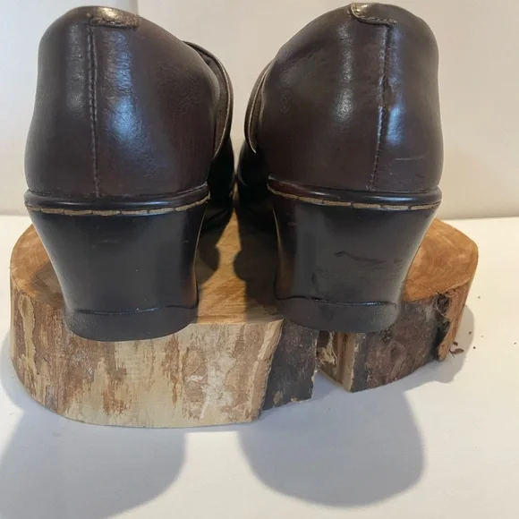 b.o.c. Women's Brown Leather Loafers - Picture 9 of 11